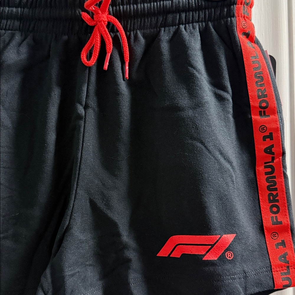 Formula 1 F1 Shorts with Pockets - Picture 2 of 3